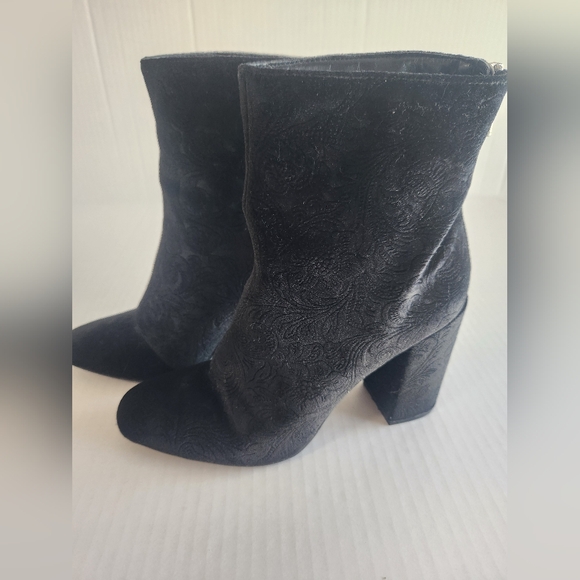 Jessica Simpson Black Velvet Floral Chunky Heel Back Zip Boots Size 8 - Picture 6 of 7